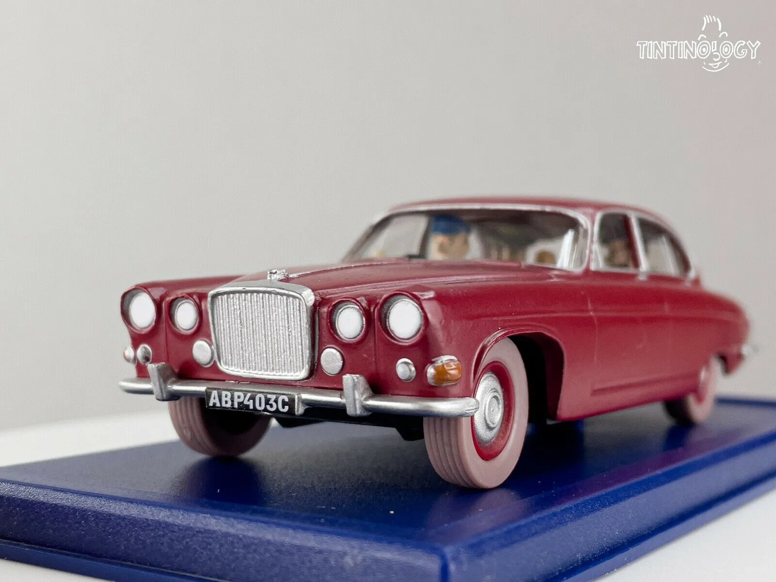 ATLAS TINTIN CAR # 40 Jaguar MK X - Black Island Herge model figure 1/43